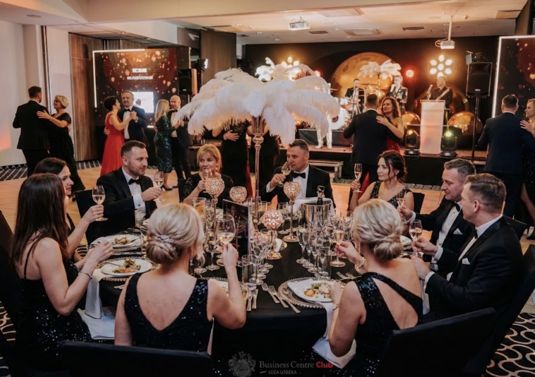 Elegancka gala z żywym zespołem i parkietem tanecznym